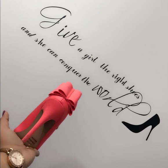 Beautiful bow heels